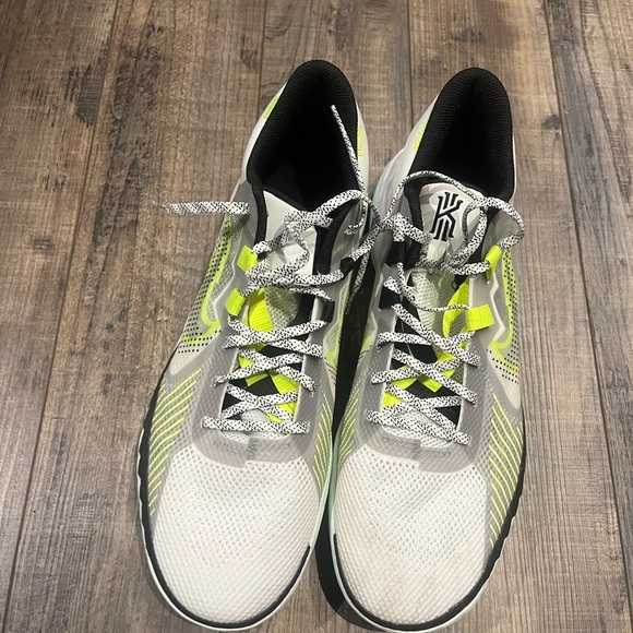 Kyrie Flytrap V - Picture 5 of 7